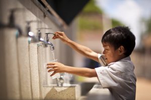 Photo of child with outdoor faucet from 2015 International Grant finalist Splash International